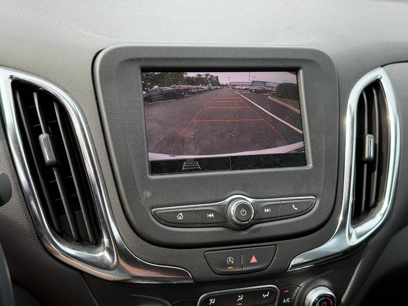 Chevrolet Equinox Vehicle Full-screen Gallery Image 23