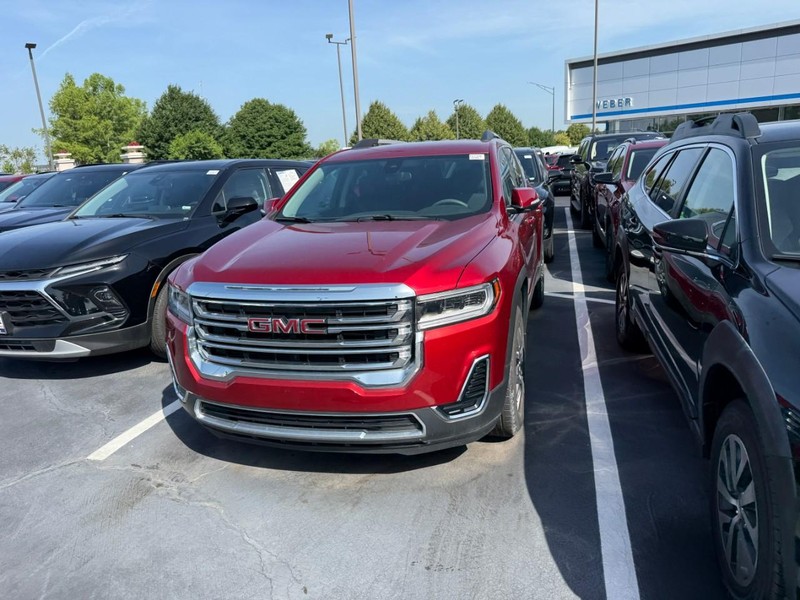 GMC Acadia Vehicle Full-screen Gallery Image 3
