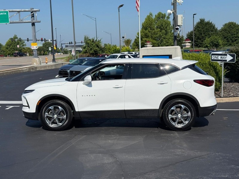 Chevrolet Blazer Vehicle Full-screen Gallery Image 2