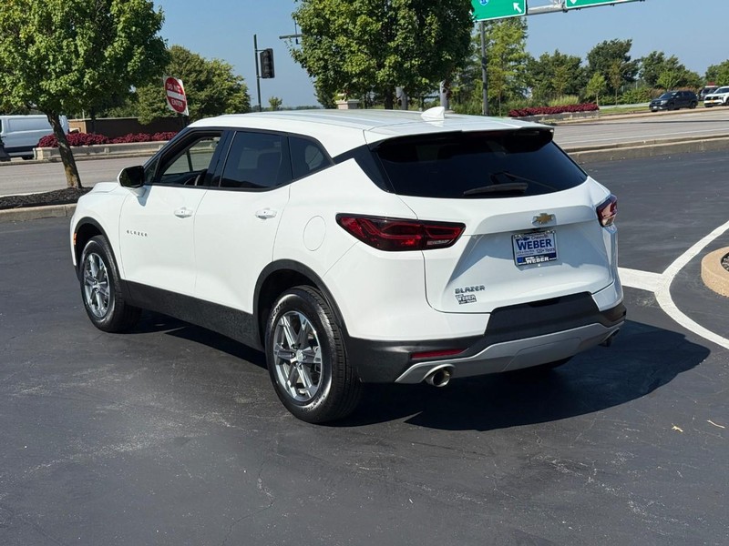 Chevrolet Blazer Vehicle Full-screen Gallery Image 3