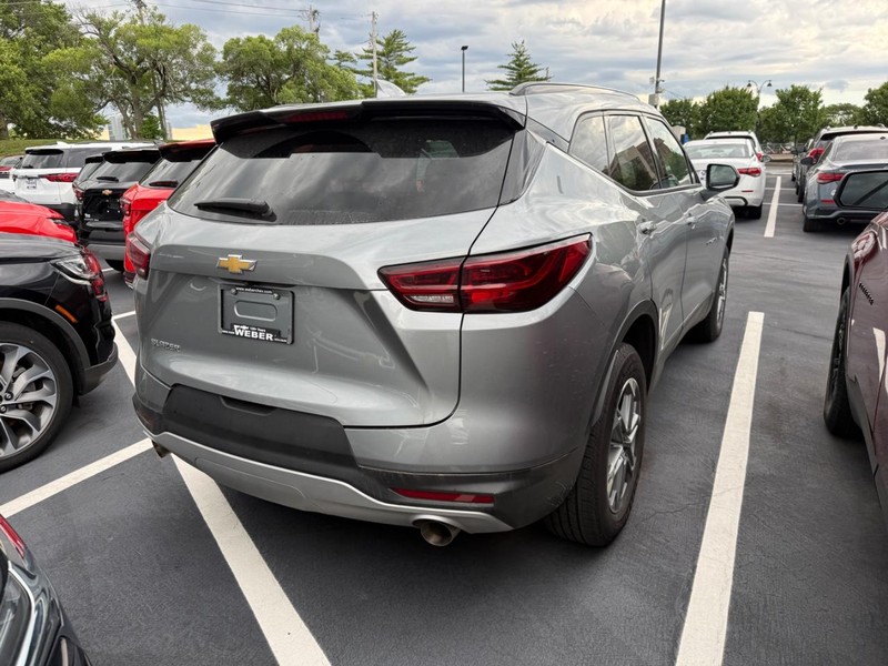Chevrolet Blazer Vehicle Full-screen Gallery Image 3