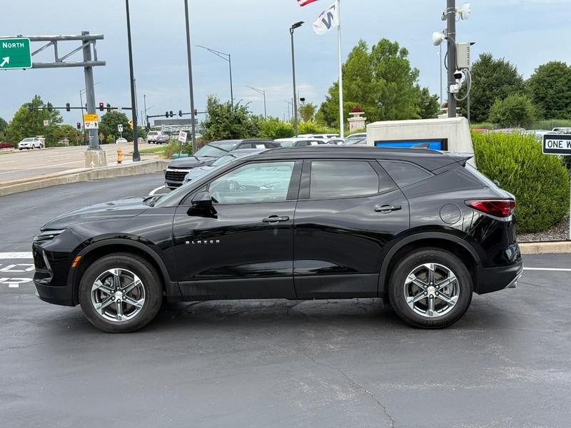 Chevrolet Blazer Vehicle Full-screen Gallery Image 02