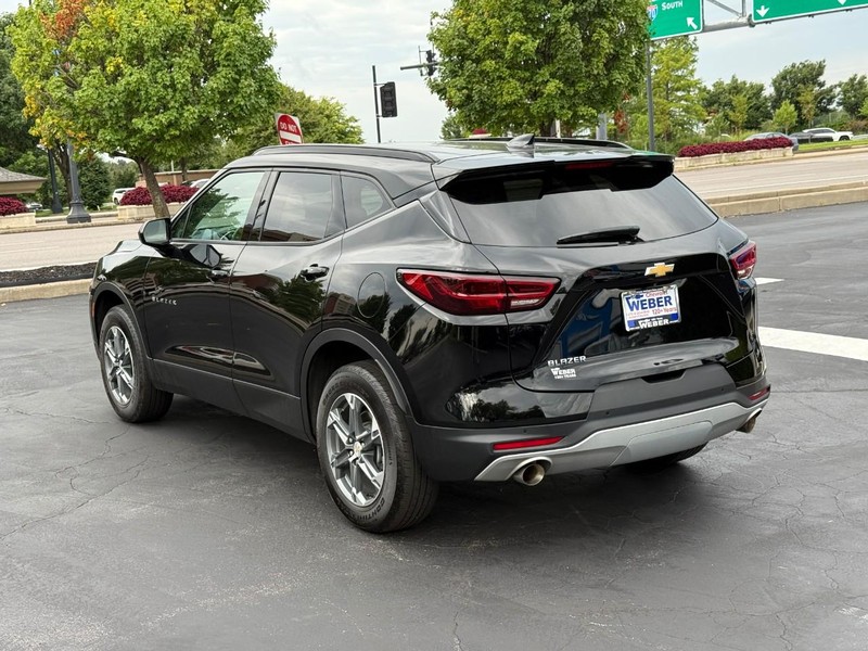 Chevrolet Blazer Vehicle Full-screen Gallery Image 03