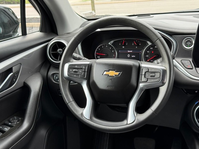 Chevrolet Blazer Vehicle Full-screen Gallery Image 12