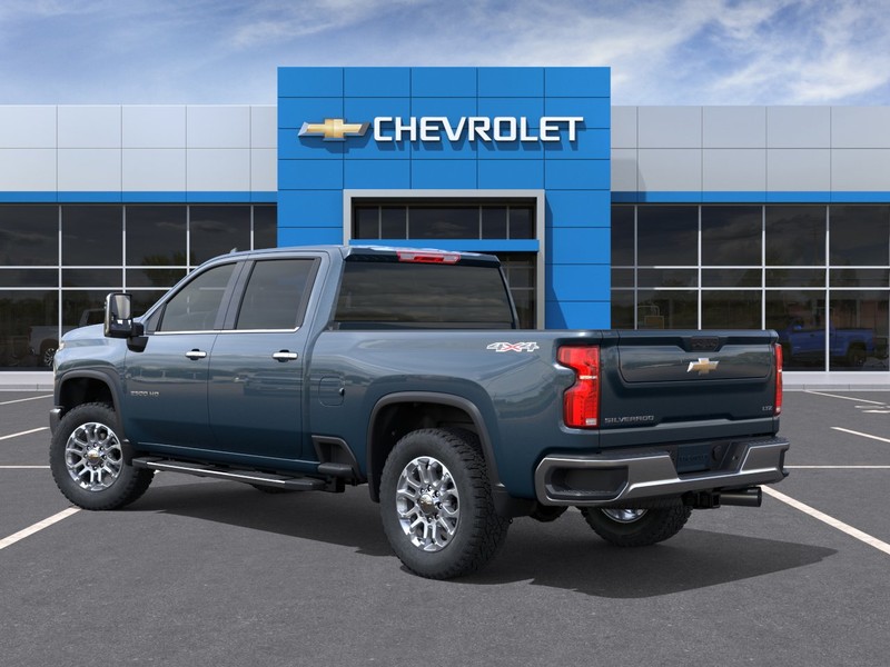 Chevrolet Silverado 2500HD Vehicle Full-screen Gallery Image 3