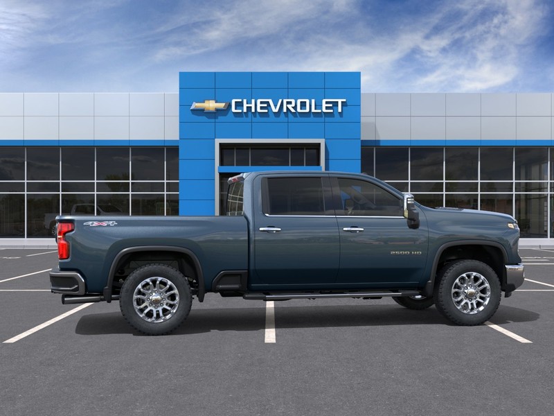 Chevrolet Silverado 2500HD Vehicle Full-screen Gallery Image 5