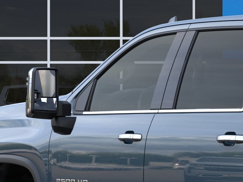 Chevrolet Silverado 2500HD Vehicle Full-screen Gallery Image 12
