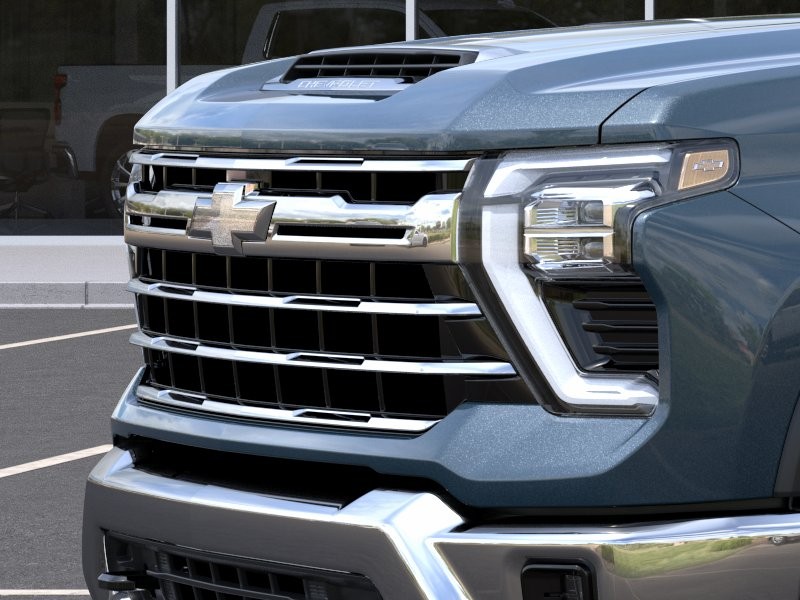 Chevrolet Silverado 2500HD Vehicle Full-screen Gallery Image 13