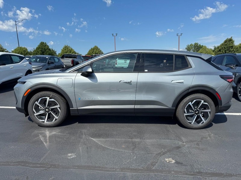 Chevrolet Equinox EV Vehicle Full-screen Gallery Image 2