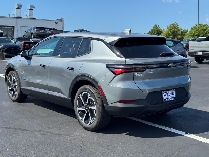 Chevrolet Equinox EV Vehicle Full-screen Gallery Image 3