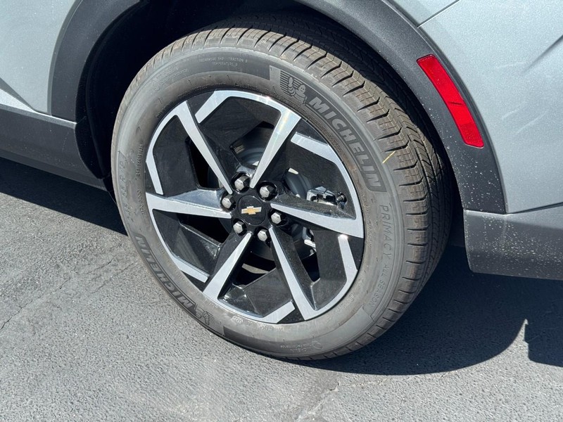 Chevrolet Equinox EV Vehicle Full-screen Gallery Image 4