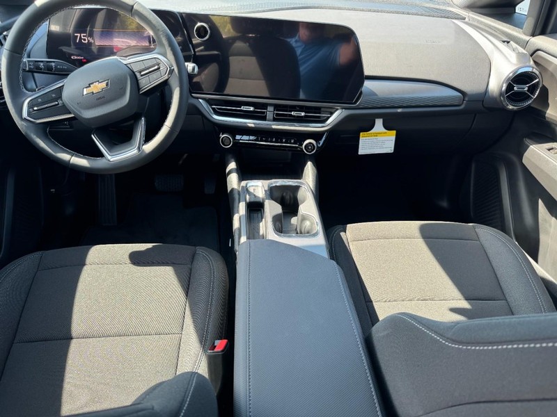 Chevrolet Equinox EV Vehicle Full-screen Gallery Image 6