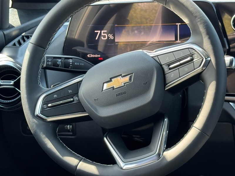 Chevrolet Equinox EV Vehicle Full-screen Gallery Image 7