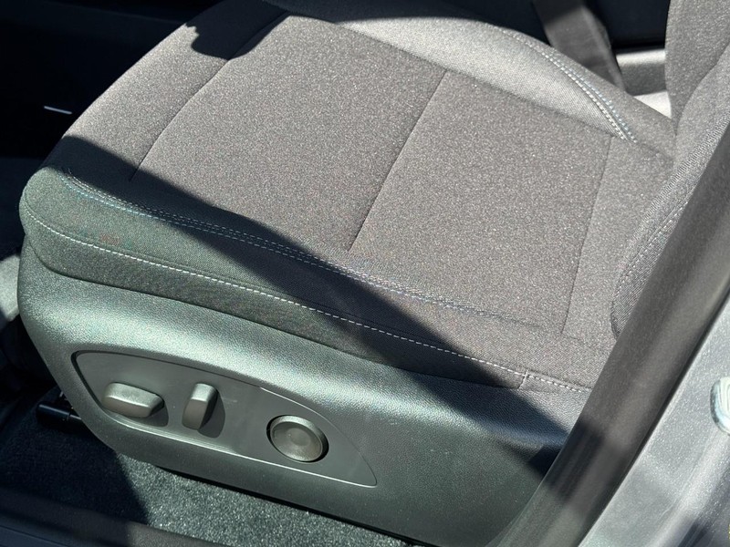 Chevrolet Equinox EV Vehicle Full-screen Gallery Image 8