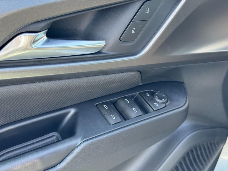 Chevrolet Equinox EV Vehicle Full-screen Gallery Image 9