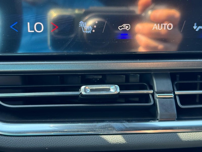 Chevrolet Equinox EV Vehicle Full-screen Gallery Image 13