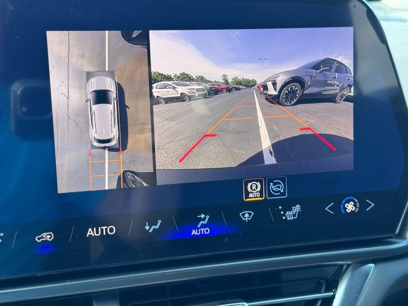 Chevrolet Equinox EV Vehicle Full-screen Gallery Image 14