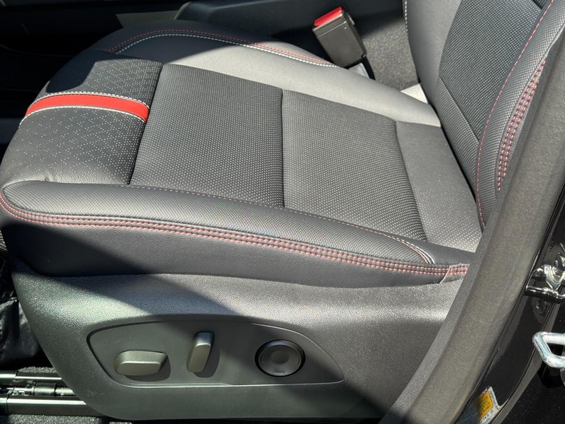 Chevrolet Traverse Vehicle Full-screen Gallery Image 9