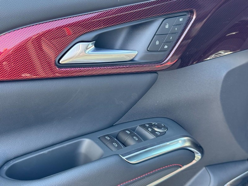 Chevrolet Traverse Vehicle Full-screen Gallery Image 10