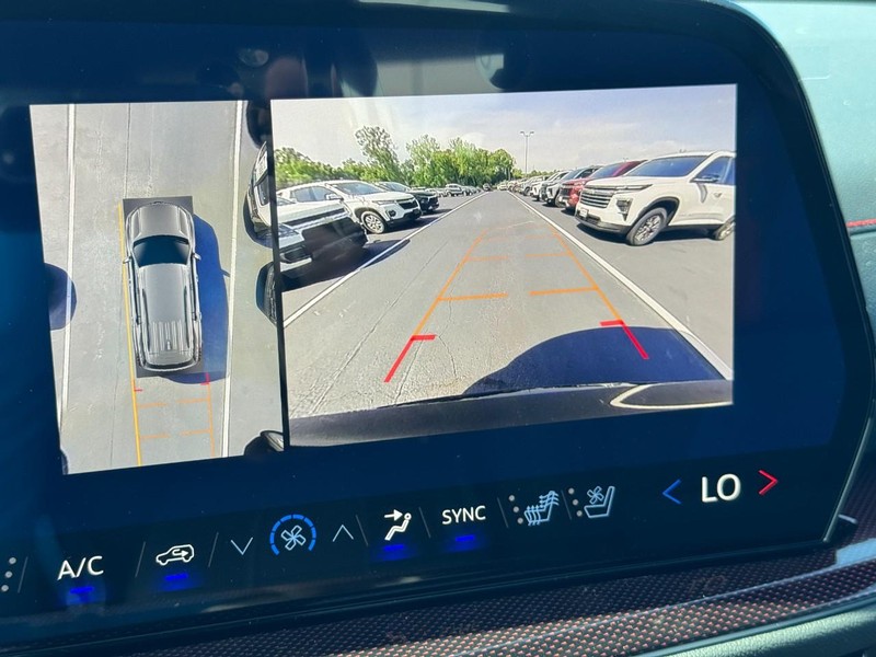Chevrolet Traverse Vehicle Full-screen Gallery Image 15