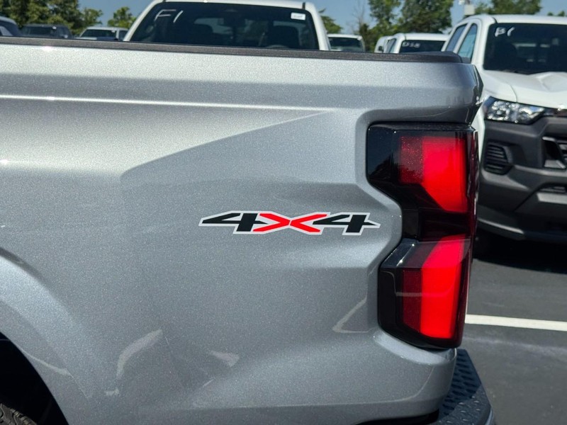 Chevrolet Colorado Vehicle Full-screen Gallery Image 5