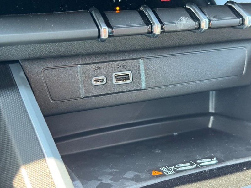 Chevrolet Colorado Vehicle Full-screen Gallery Image 16