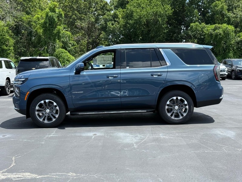 Chevrolet Tahoe Vehicle Full-screen Gallery Image 2
