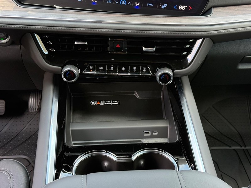 Chevrolet Tahoe Vehicle Full-screen Gallery Image 11