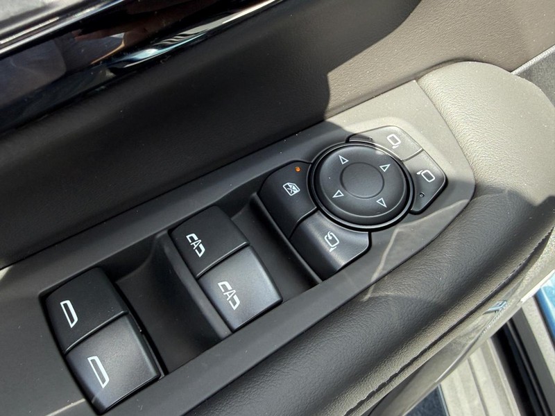 Chevrolet Tahoe Vehicle Full-screen Gallery Image 13