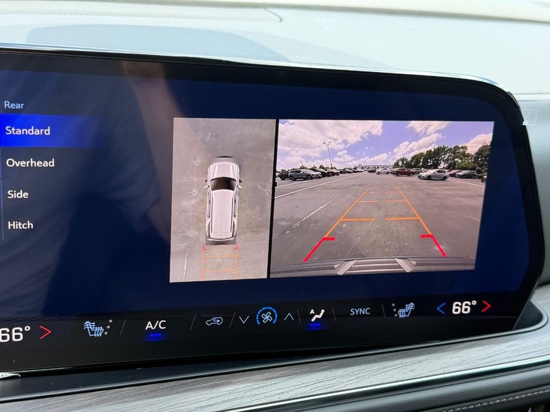 Chevrolet Tahoe Vehicle Full-screen Gallery Image 19