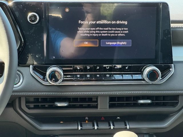 Chevrolet Colorado Vehicle Full-screen Gallery Image 10