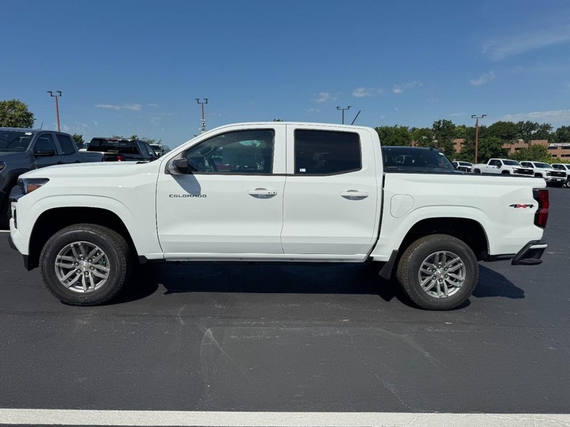 Chevrolet Colorado Vehicle Full-screen Gallery Image 2