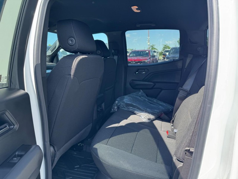 Chevrolet Colorado Vehicle Full-screen Gallery Image 5