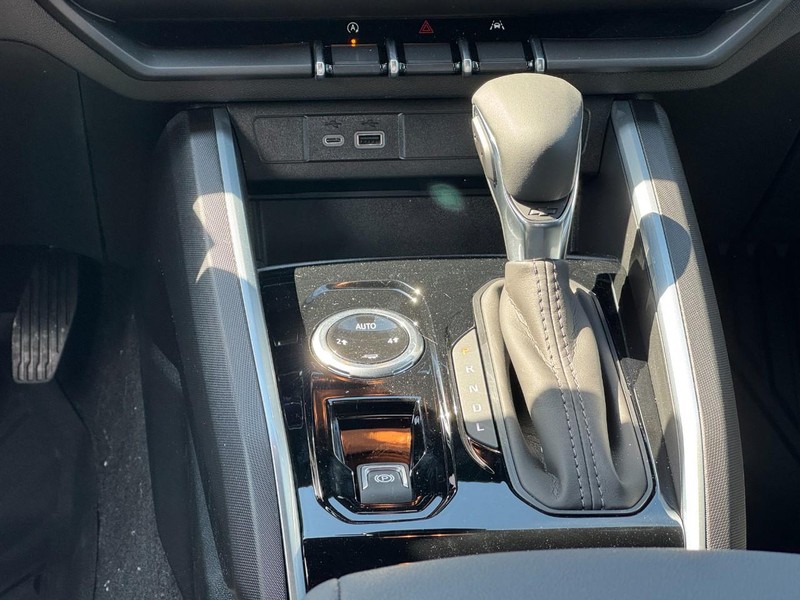 Chevrolet Colorado Vehicle Full-screen Gallery Image 9