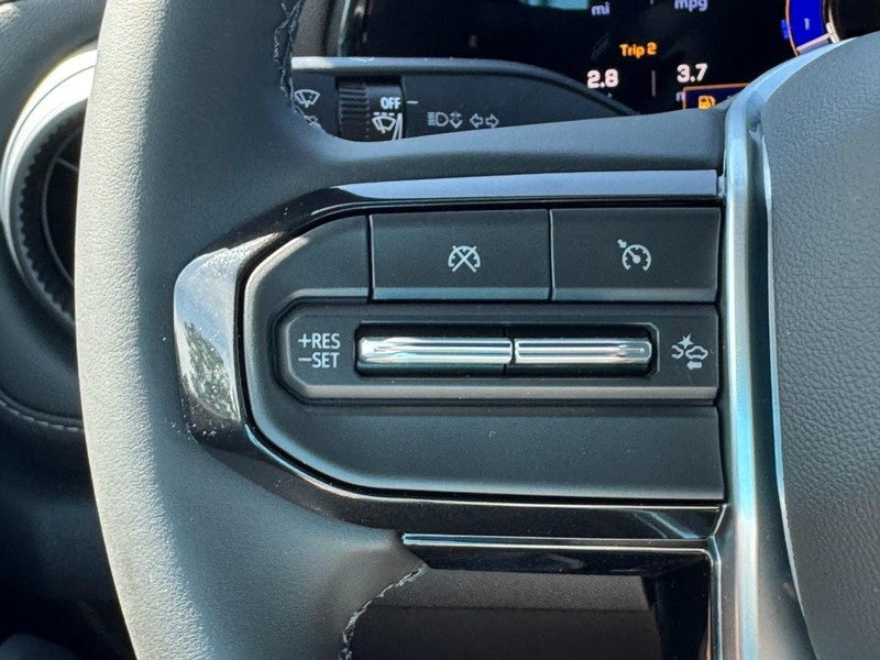 Chevrolet Colorado Vehicle Full-screen Gallery Image 13