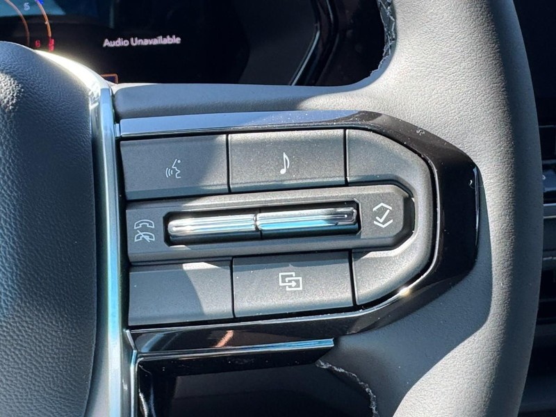 Chevrolet Colorado Vehicle Full-screen Gallery Image 14