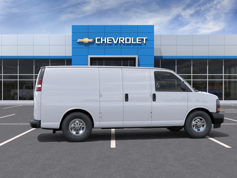 Chevrolet Express Cargo Van Vehicle Full-screen Gallery Image 5