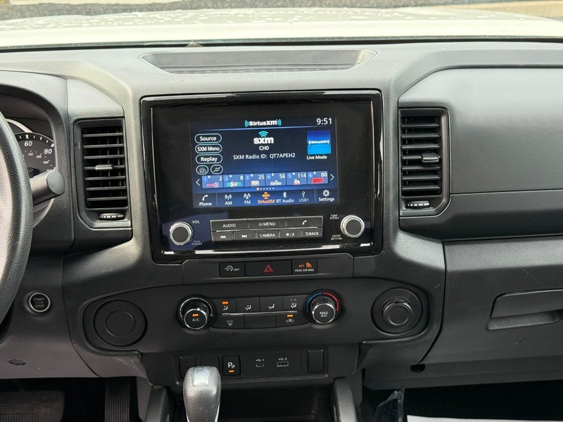 Nissan Frontier Vehicle Full-screen Gallery Image 13