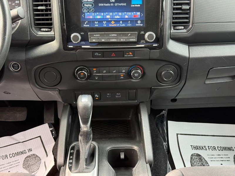 Nissan Frontier Vehicle Full-screen Gallery Image 14