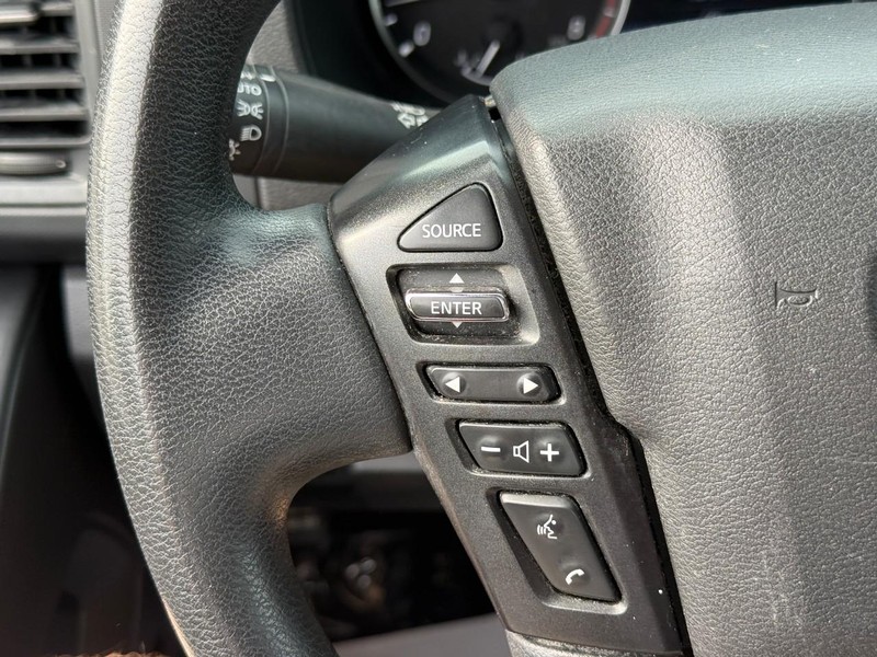 Nissan Frontier Vehicle Full-screen Gallery Image 18