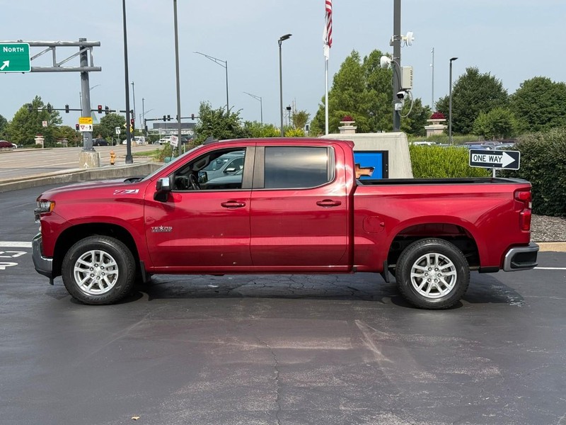 Chevrolet Silverado 1500 Vehicle Full-screen Gallery Image 2