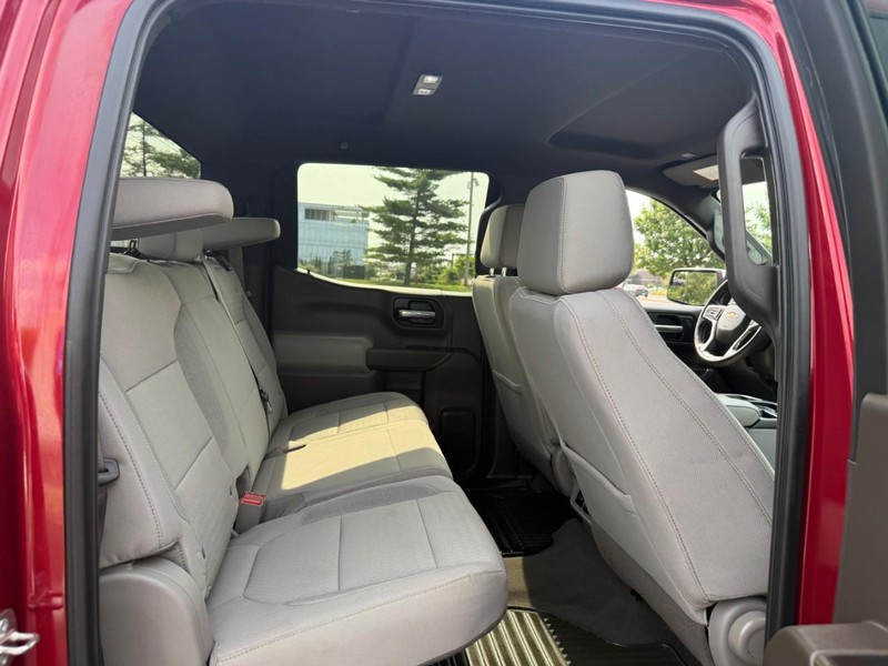 Chevrolet Silverado 1500 Vehicle Full-screen Gallery Image 10