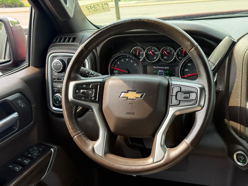 Chevrolet Silverado 1500 Vehicle Full-screen Gallery Image 12