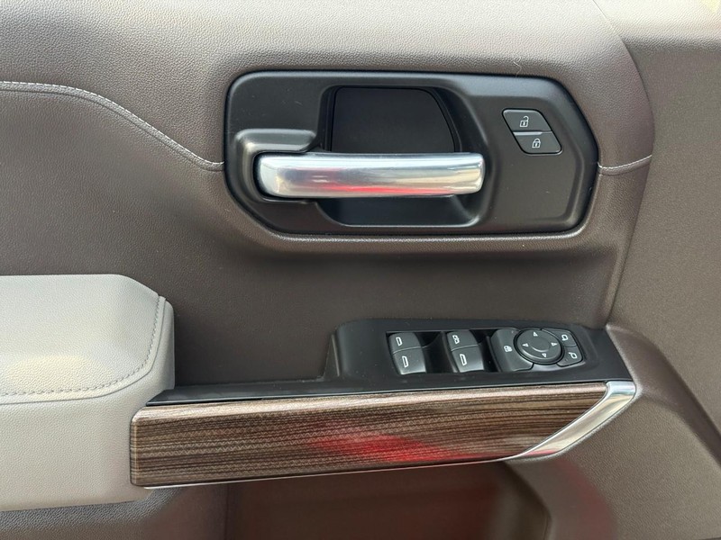 Chevrolet Silverado 1500 Vehicle Full-screen Gallery Image 15