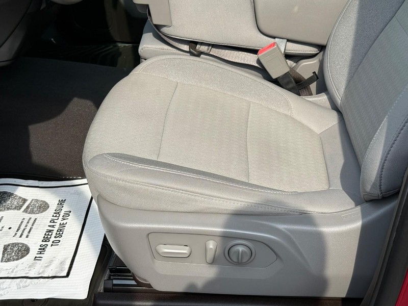Chevrolet Silverado 1500 Vehicle Full-screen Gallery Image 16