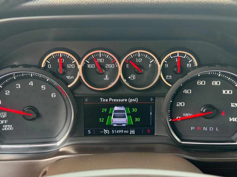 Chevrolet Silverado 1500 Vehicle Full-screen Gallery Image 19