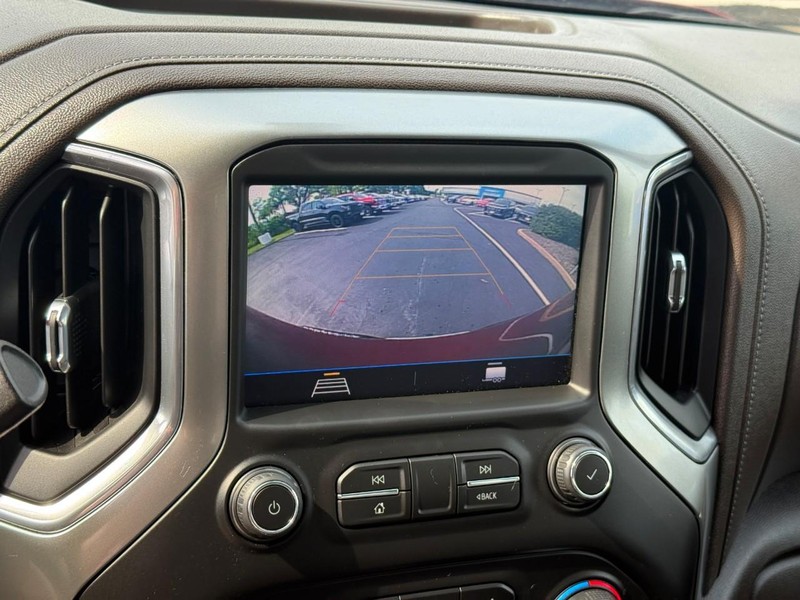 Chevrolet Silverado 1500 Vehicle Full-screen Gallery Image 20