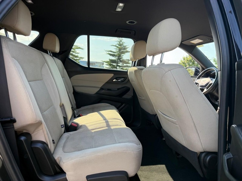 Chevrolet Traverse Vehicle Full-screen Gallery Image 11
