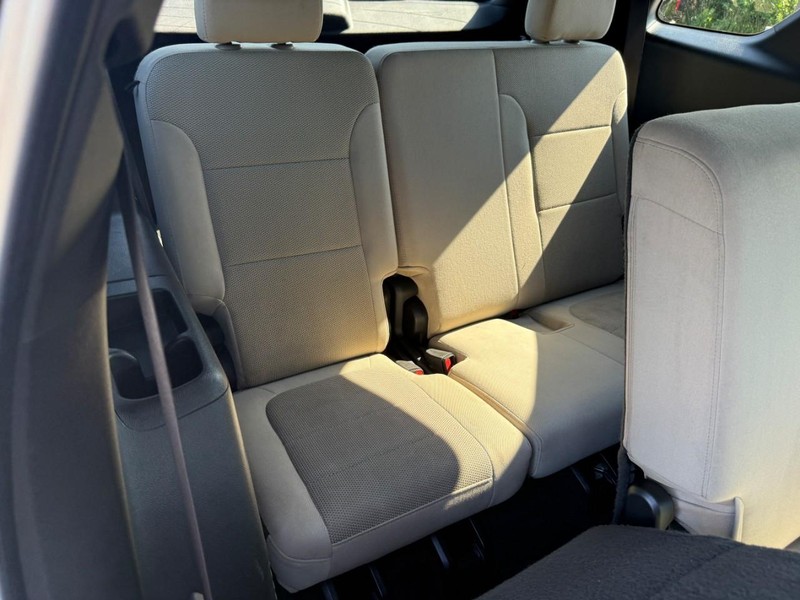 Chevrolet Traverse Vehicle Full-screen Gallery Image 12