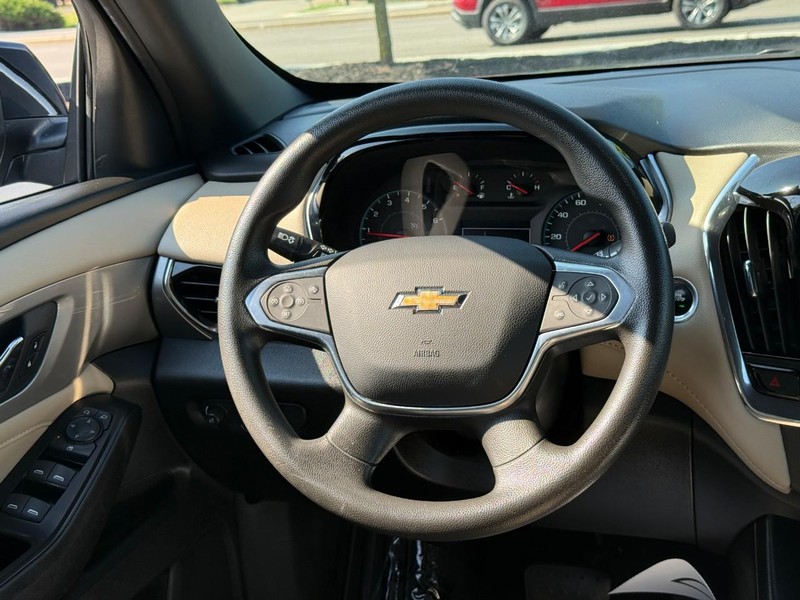 Chevrolet Traverse Vehicle Full-screen Gallery Image 14